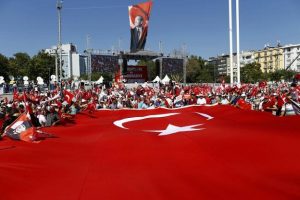 Supporters of various political parties gather in Istanbul's Taksim Square near the giant Turkey's national flag before the Republic and Democracy Rally organised by main opposition Republican People's Party (CHP), Turkey, July 24, 2016.  REUTERS/Osman Orsal
